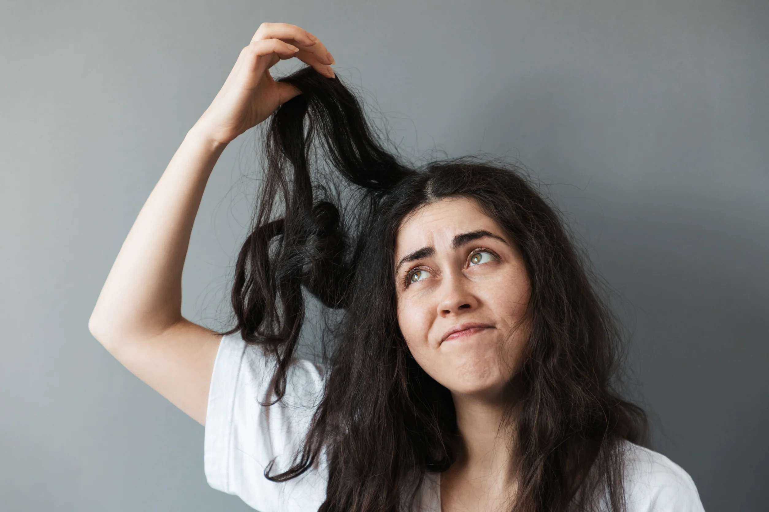 Comment maîtriser les cheveux qui gonflent naturellement ?