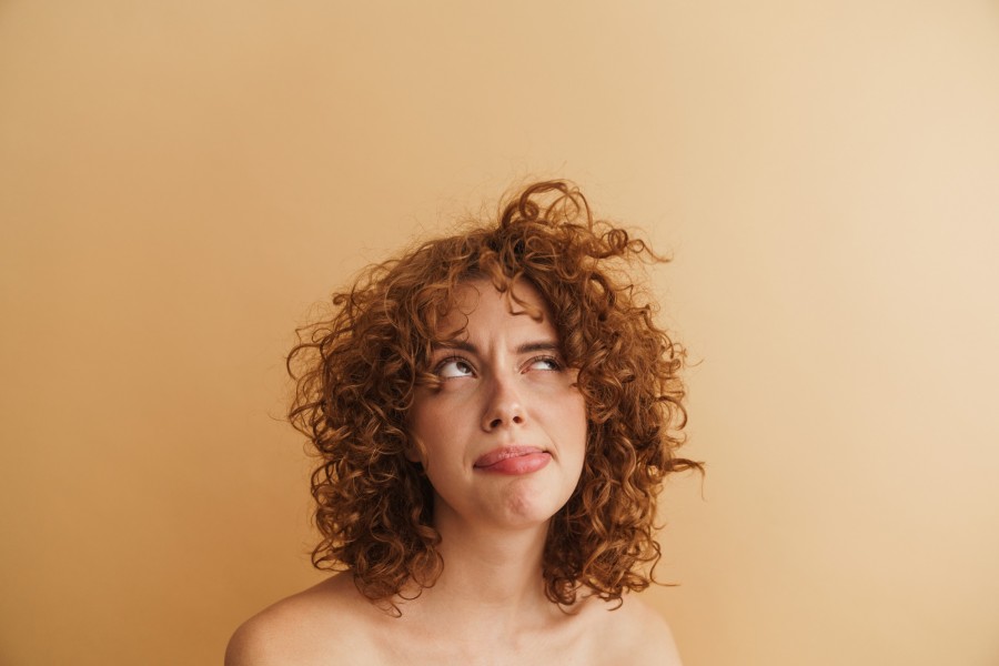 Quelle coupe de cheveux pour des cheveux frisés naturels ?