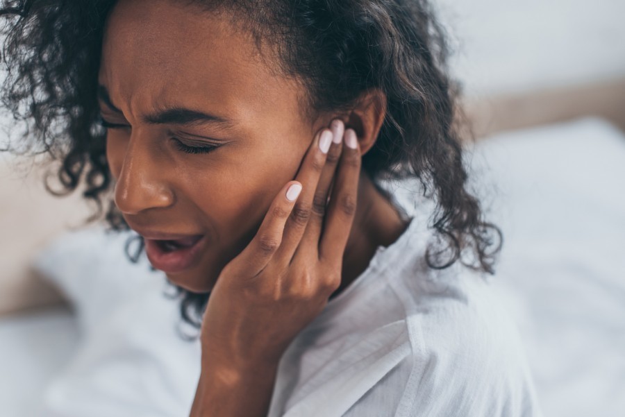 Quels sont les dangers que représentent les points noirs dans les oreilles ?